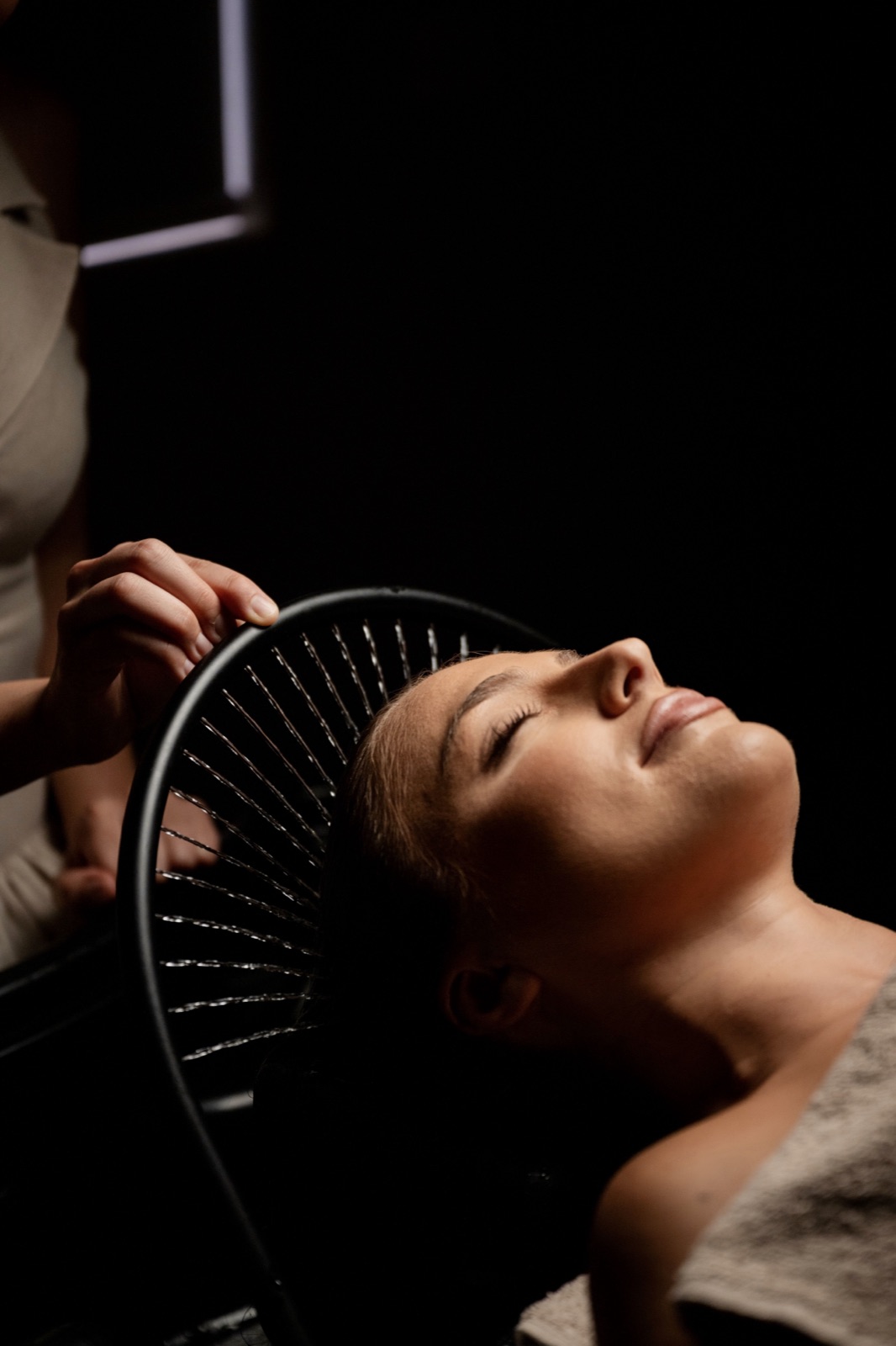 A client resting beneath our Head Spa water halo